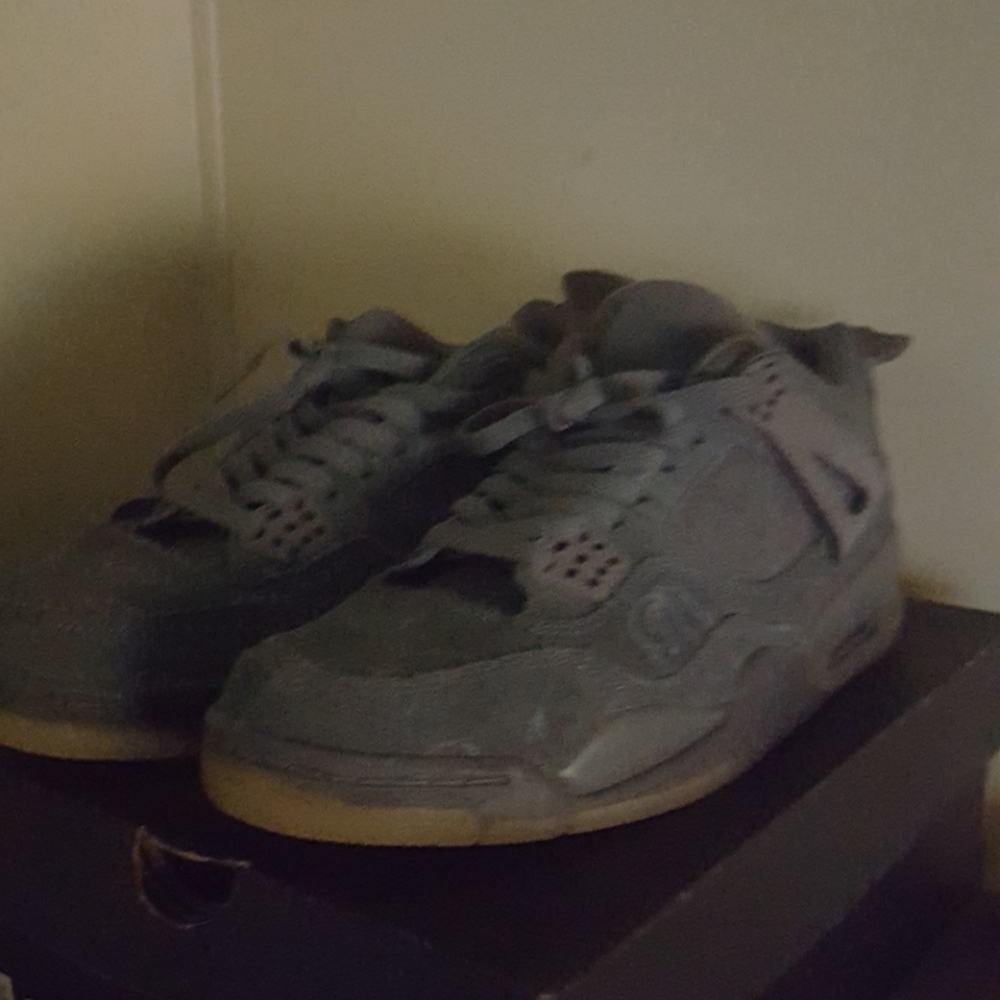 Jordan 4 kaws